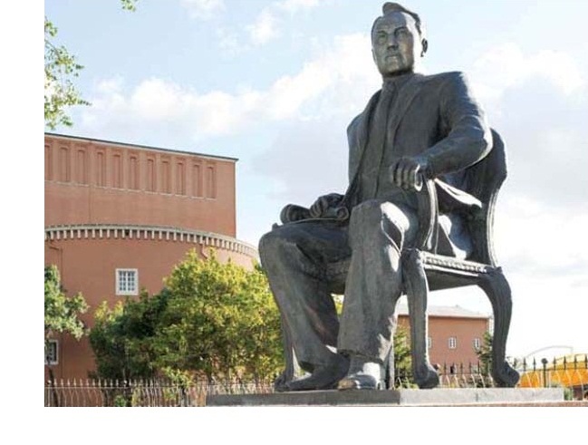 Памятник Нурсултану Назарбаеву в Анкаре
